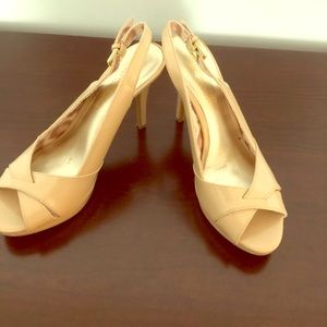 Nude pumps